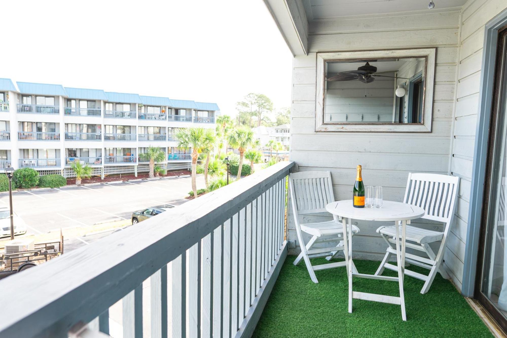 Private Balcony - Beach - Pool And Pickleball 티베아일랜드 외부 사진